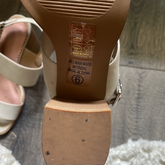 Strappy block heel sandals - Picture 9 of 9